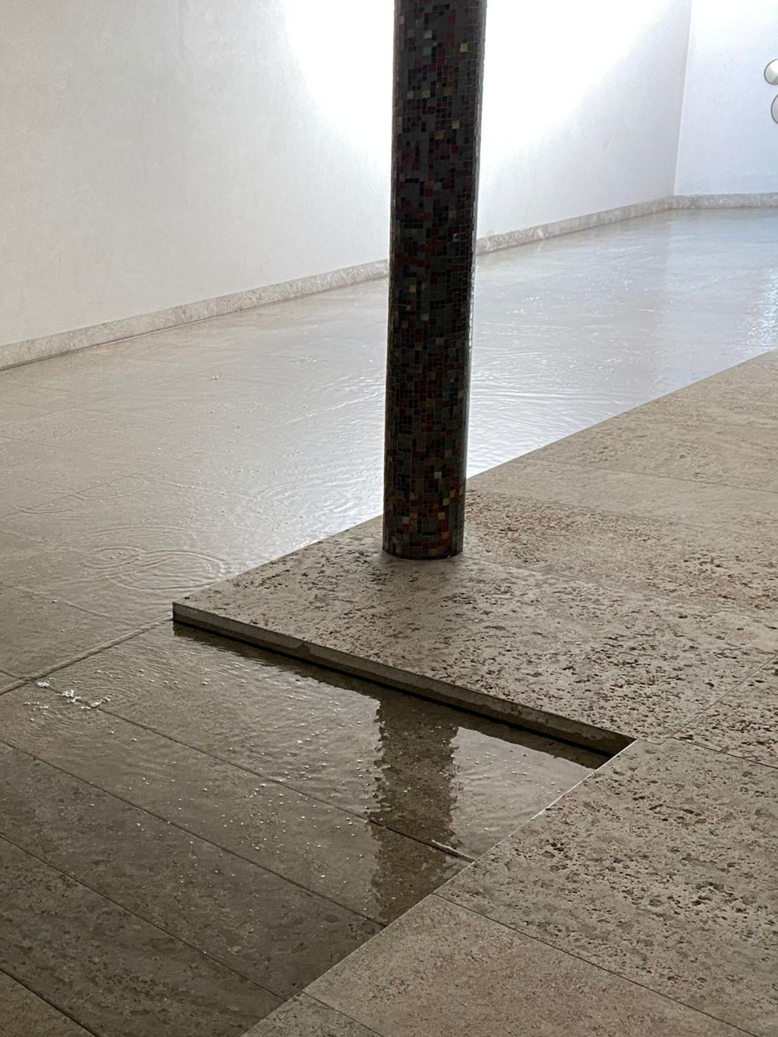 indoor pool with moveable floor built by Hydreau