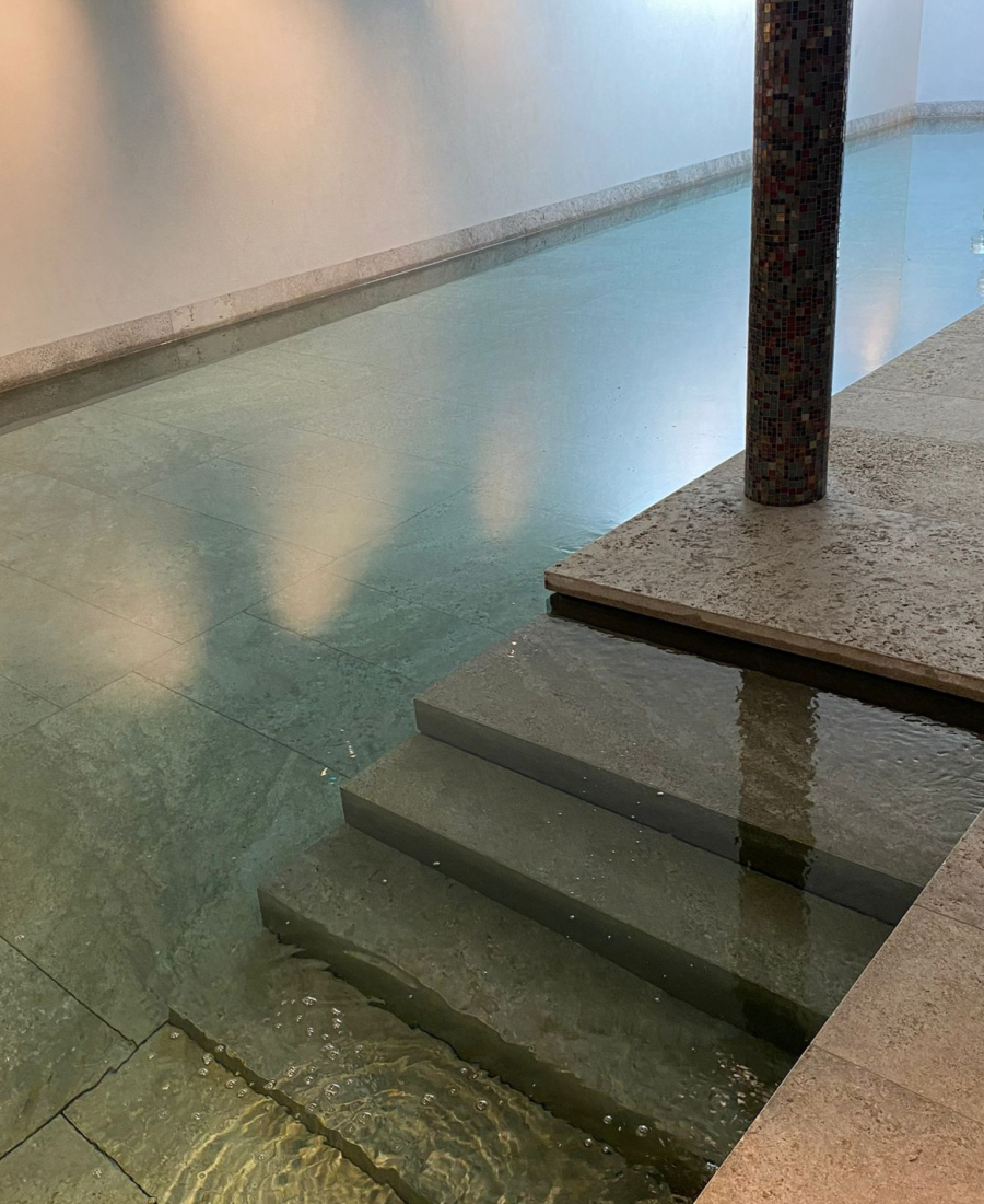 Indoor moveable pool built by Hydreau